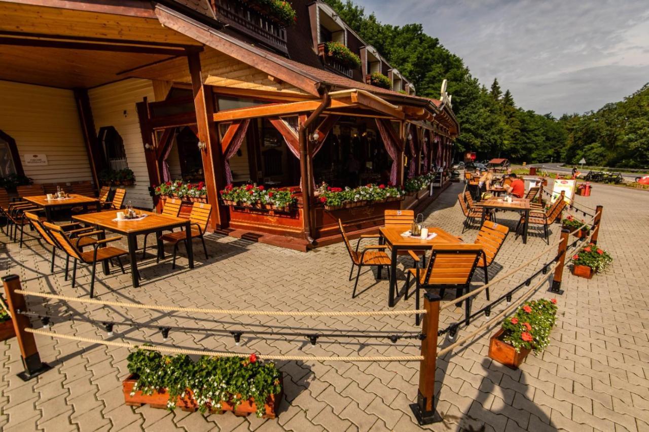 Pensiune Restaurant Lyra Corunca Exterior photo