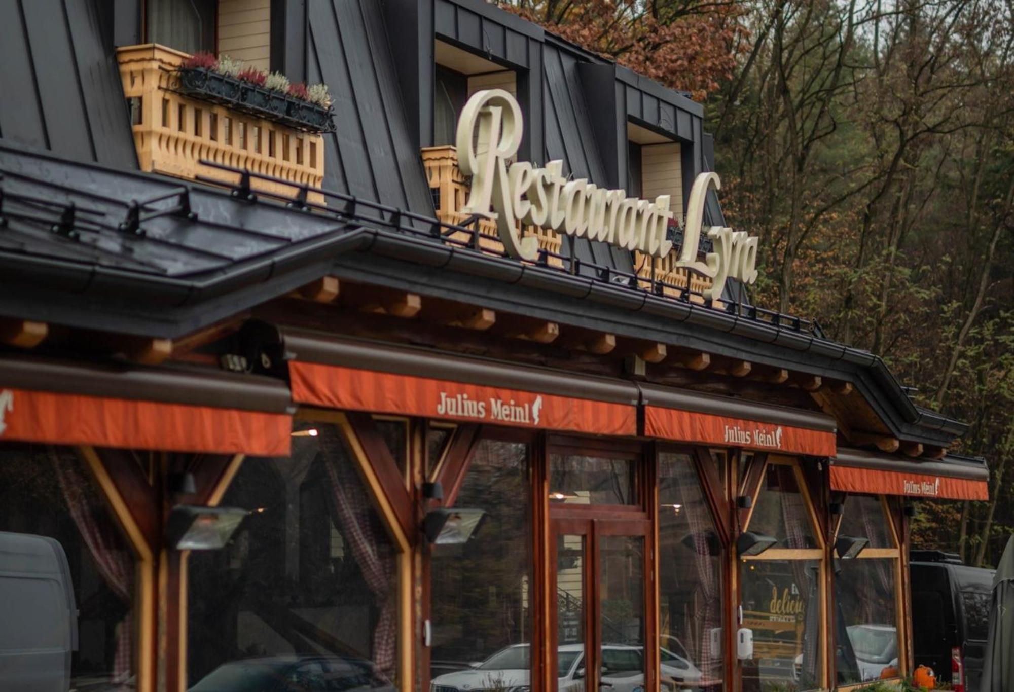 Pensiune Restaurant Lyra Corunca Exterior photo
